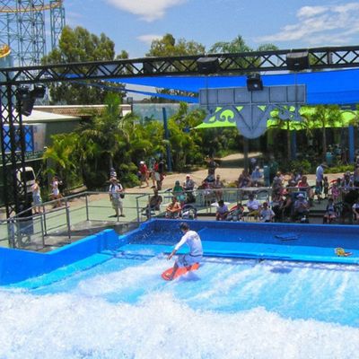 Flowrider Su Sürüşü Sörf Simülatörü, Saatte 160-240 Sürücü, 37KW Sörf Motoru ve 150.000 Litre Tank Hacımı