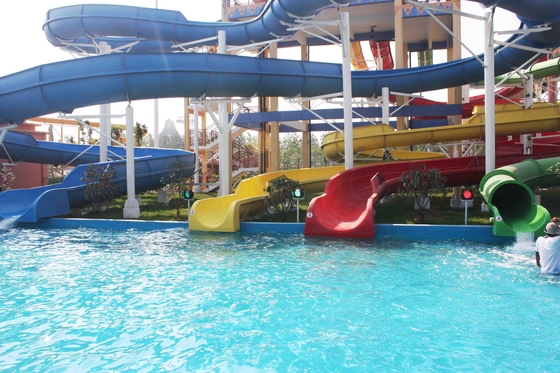 Long Raft Spiral Plastic Water Slide With 304 Stainless Steel Screw , 3 Persons / Time