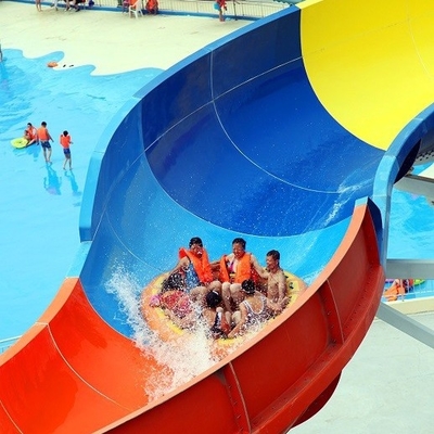 Yetişkinler İçin Yüzme Havuzu Fiberglas Su Kaydırağı Heyecan Verici Dev Aqua Park Ekipmanları