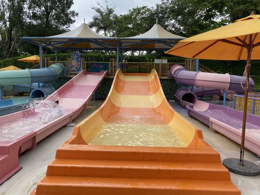 Dış havuz eğlencesi için galvanizli çelik desteği ve özelleştirilebilir yüksekliği olan Fiberglass Kids Water Slide