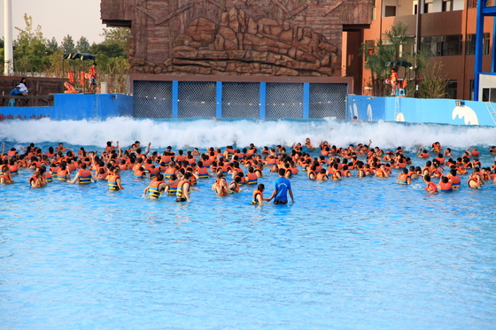 Yapay Büyük Sörf Tsunami Okyanus Su Dalga Havuzu Dalgalar Parkı 3 metre yüksekliğinde vakum