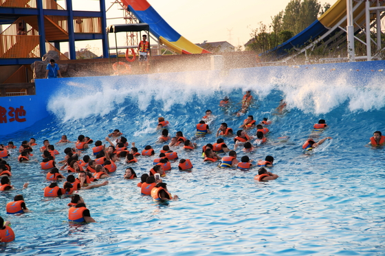 Yapay Büyük Sörf Tsunami Okyanus Su Dalga Havuzu Dalgalar Parkı 3 metre yüksekliğinde vakum