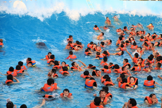 Waterfun Büyük Sörf Tsunami Okyanus Su Dalgası Havuzu Dalgalarla Park Vakum 3 Metre Yüksekliğinde