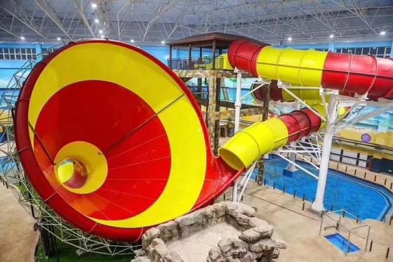 Fiberglass Super Tornado Water Slide HT-31 14.6m platform yüksekliği ve 720 binici / saat kapasitesi ile